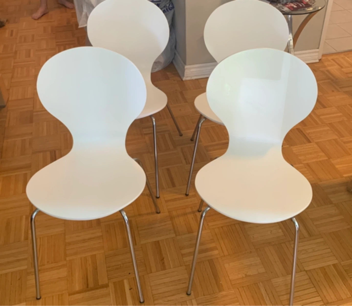 Set of 4 White Structube Chairs ⚽️