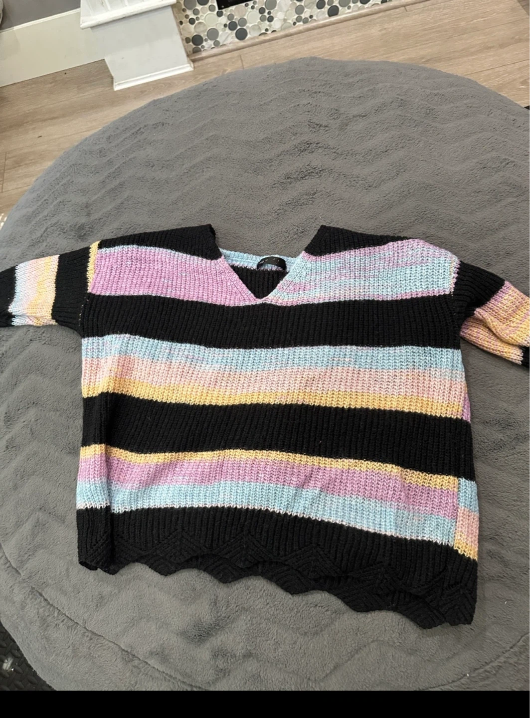 Striped V-Neck Sweater⚽️