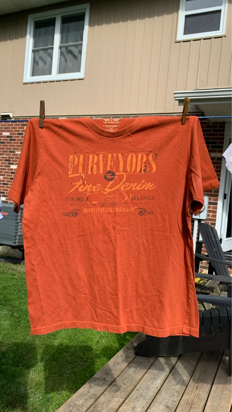 Levi Strauss & Co. Medium Size Orange T-Shirt ⚽️