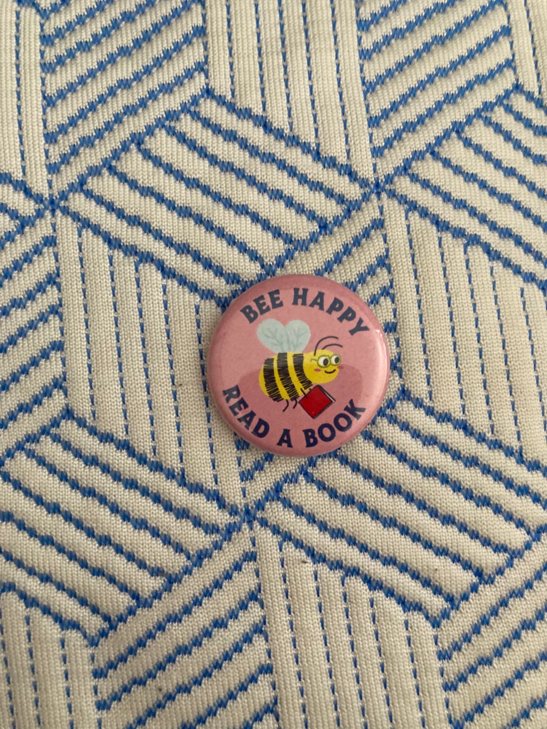 Bee Happy Read a Book Pin⚽️