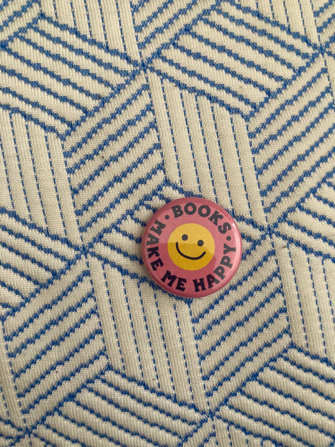 Pink "Books Make Me Happy" Button Pin with Smiley Face⚽️