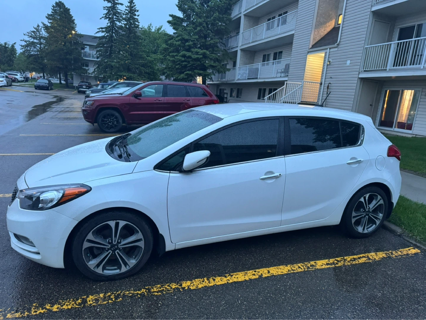 White Kia Forte 5-Door Hatchback - photo 3