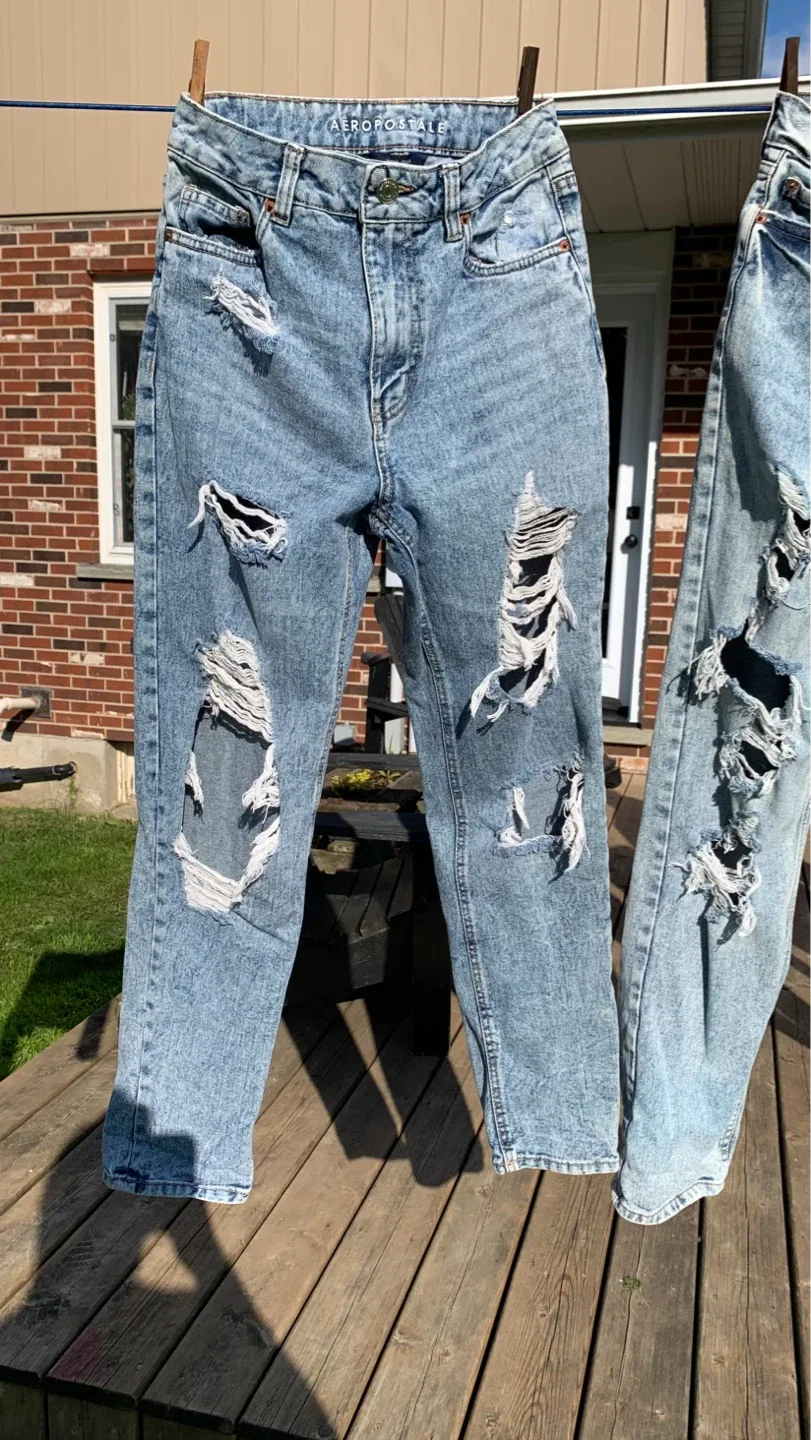 Aéropostale Mom Jeans - Distressed Blue Size 0 ⚽️