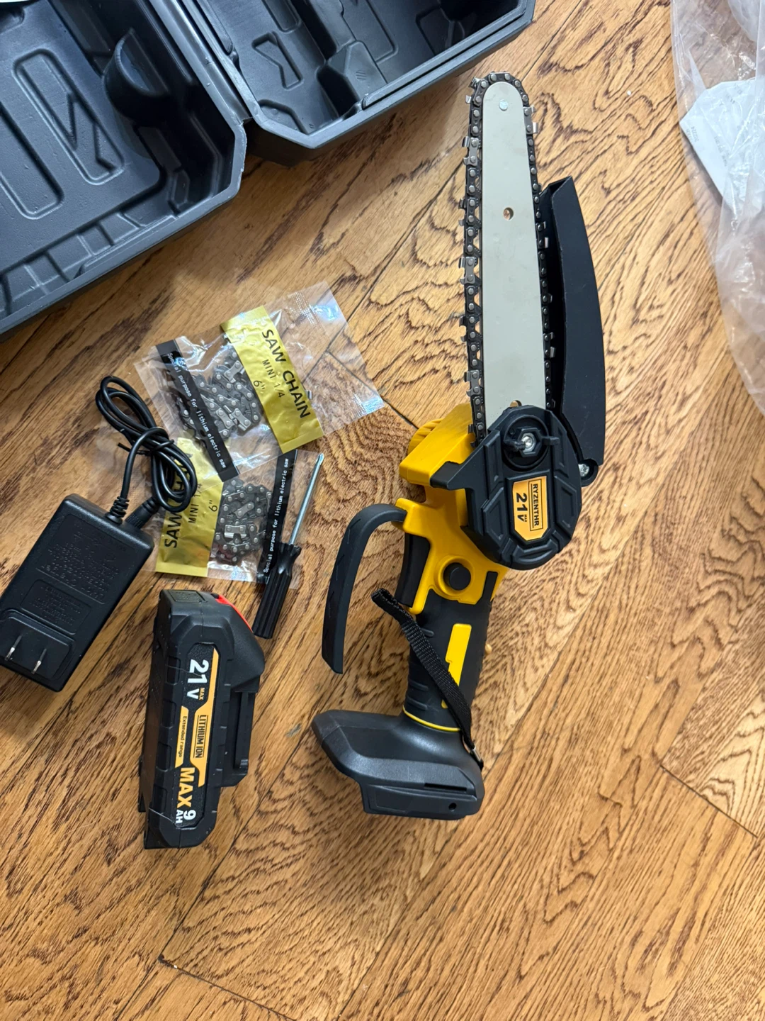 RYZENTHR 21V Mini Chainsaw with Case and Accessories - photo 2