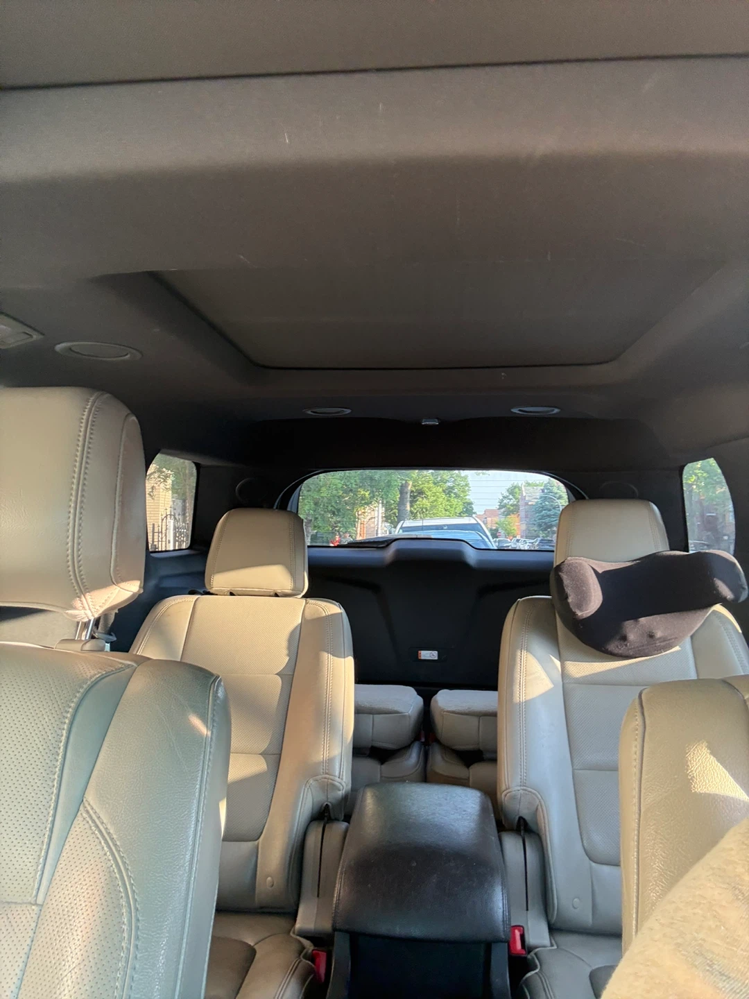 White Ford Explorer SUV - photo 2