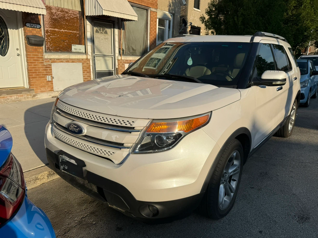 White Ford Explorer SUV - photo 3