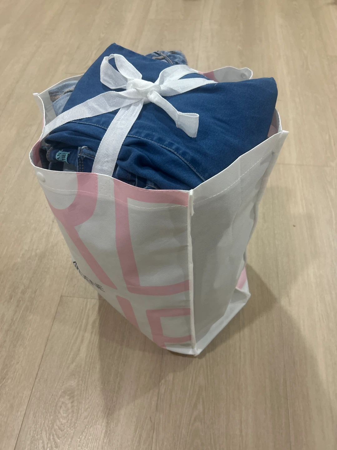 Bundle of teenage garage jeans 2-4