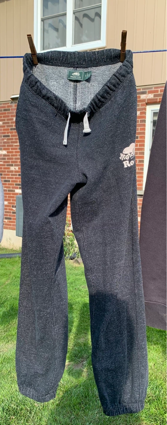 Roots Kids Size 14 Sweatpants ⚽️ SMALL HOLE ON REAR