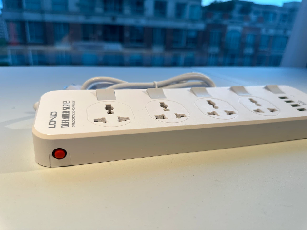 LDNIO Defender Series 4 Universal Outlet Power Strip