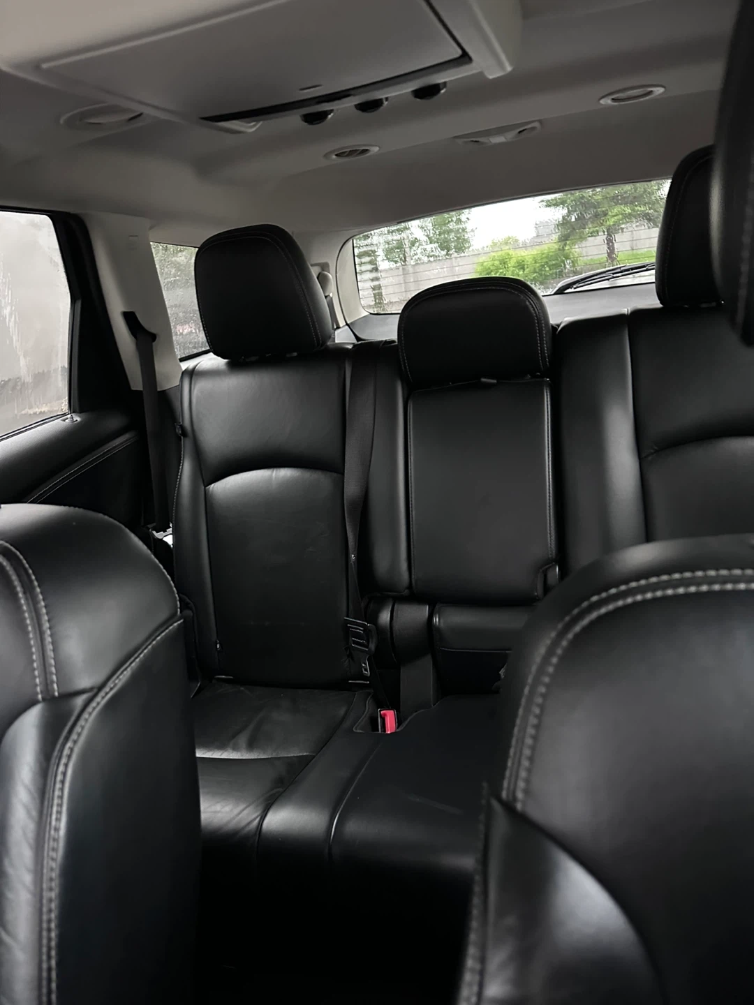 White Dodge Journey SUV - photo 5