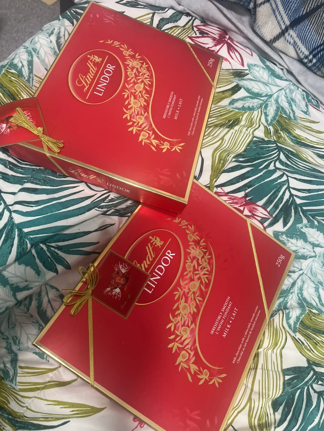 Lindt Lindor Milk Chocolate 250g Box