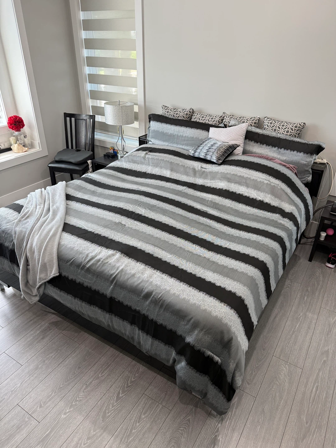 California king bed - photo 3