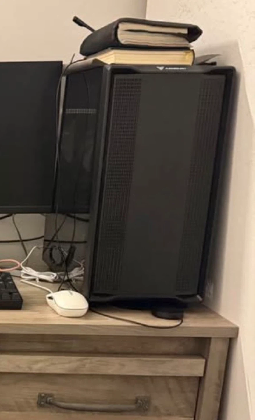 Armoury Gaming PC - WILLING TO NEGOTIATE, READ DESCRIPTION