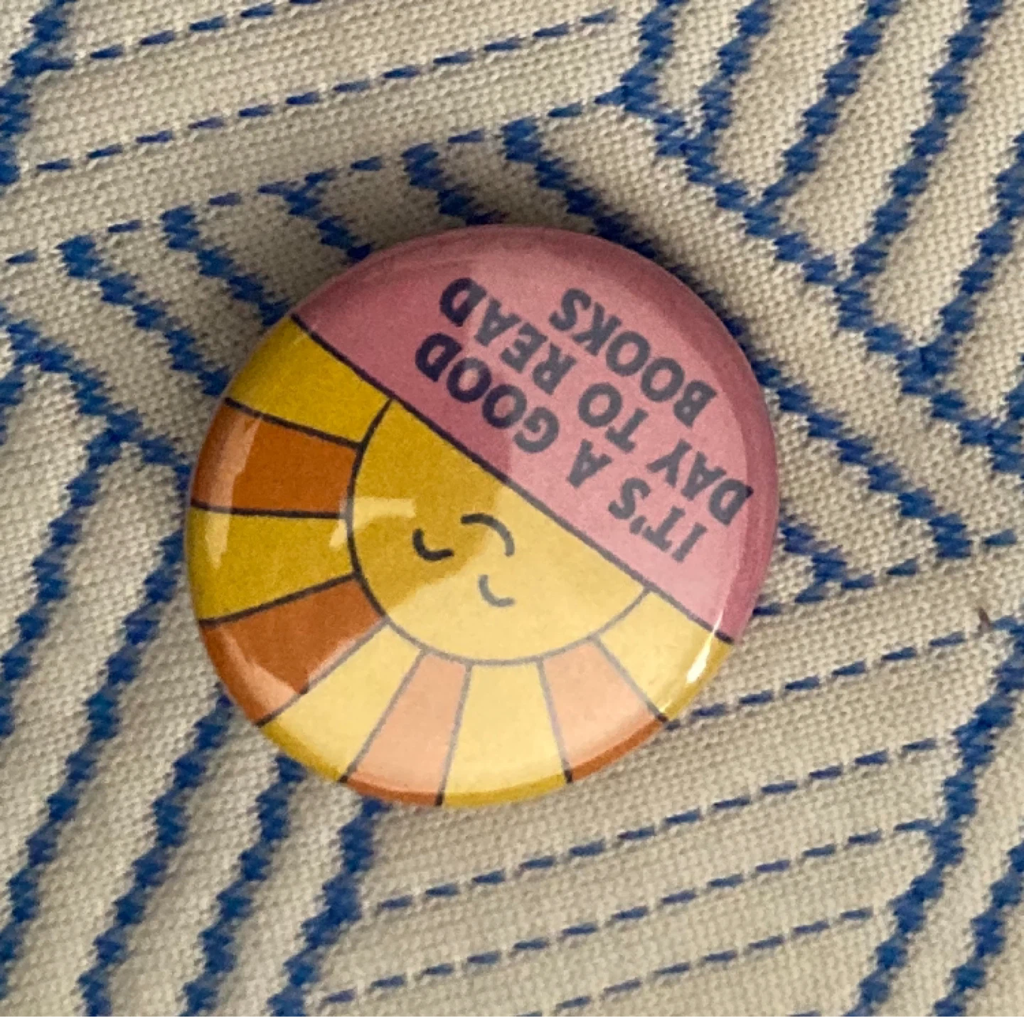 It's a Good Day to Read Books Button Pin⚽️