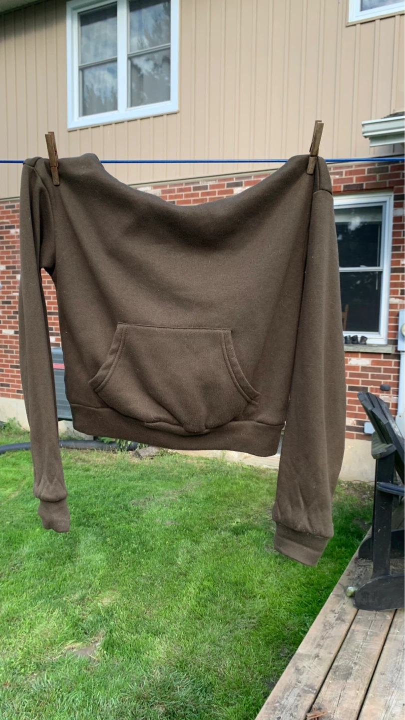 Brown Hoodie with Back Cutout ⚽️