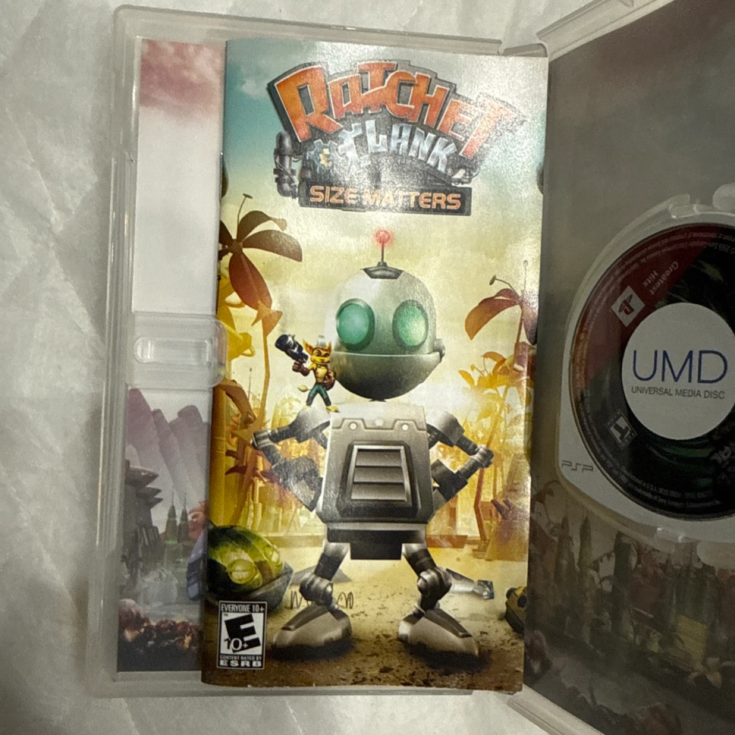 Ratchet & Clank: Size Matters UMD for PSP - photo 2