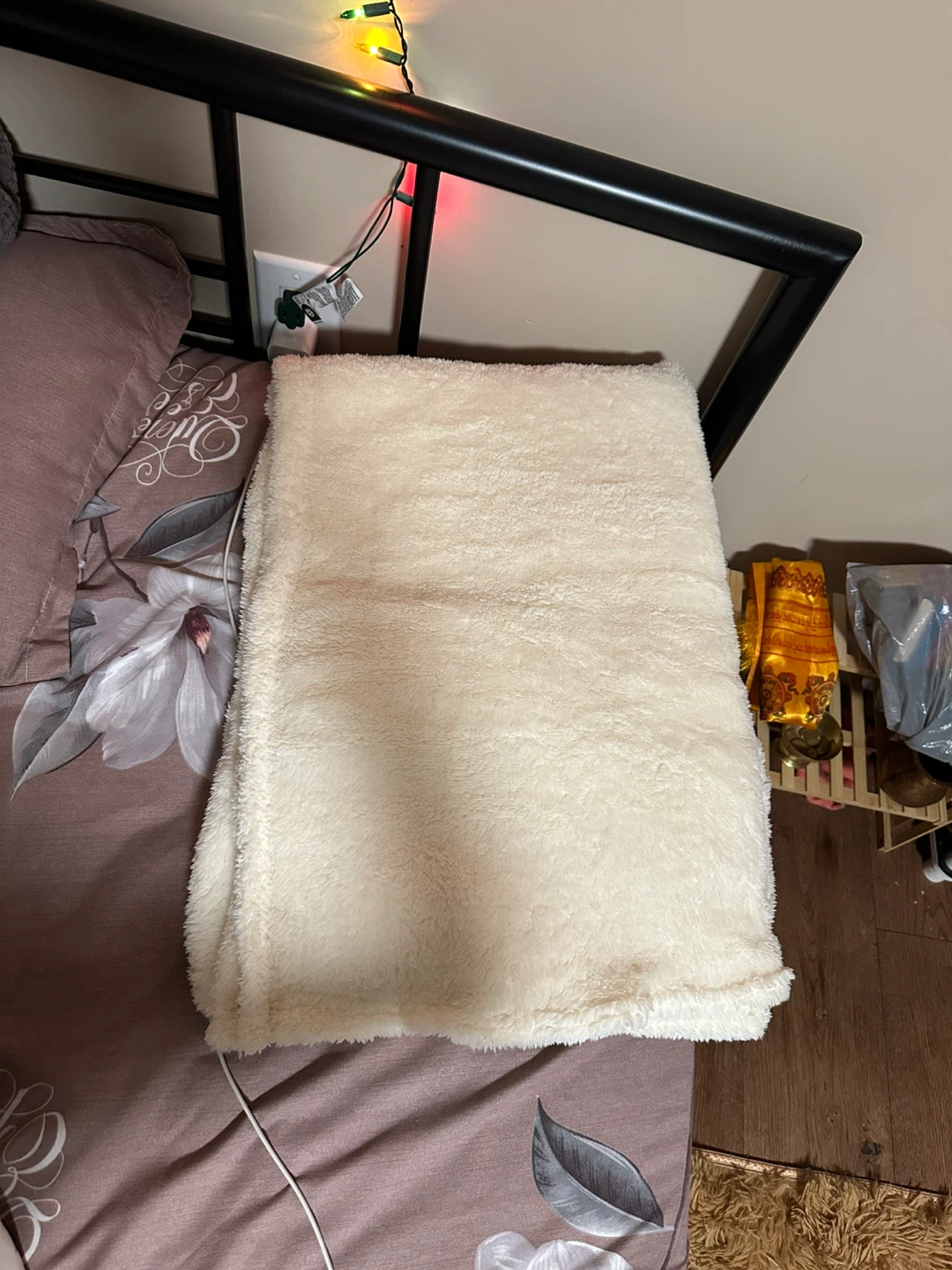 Set of two throw blankets