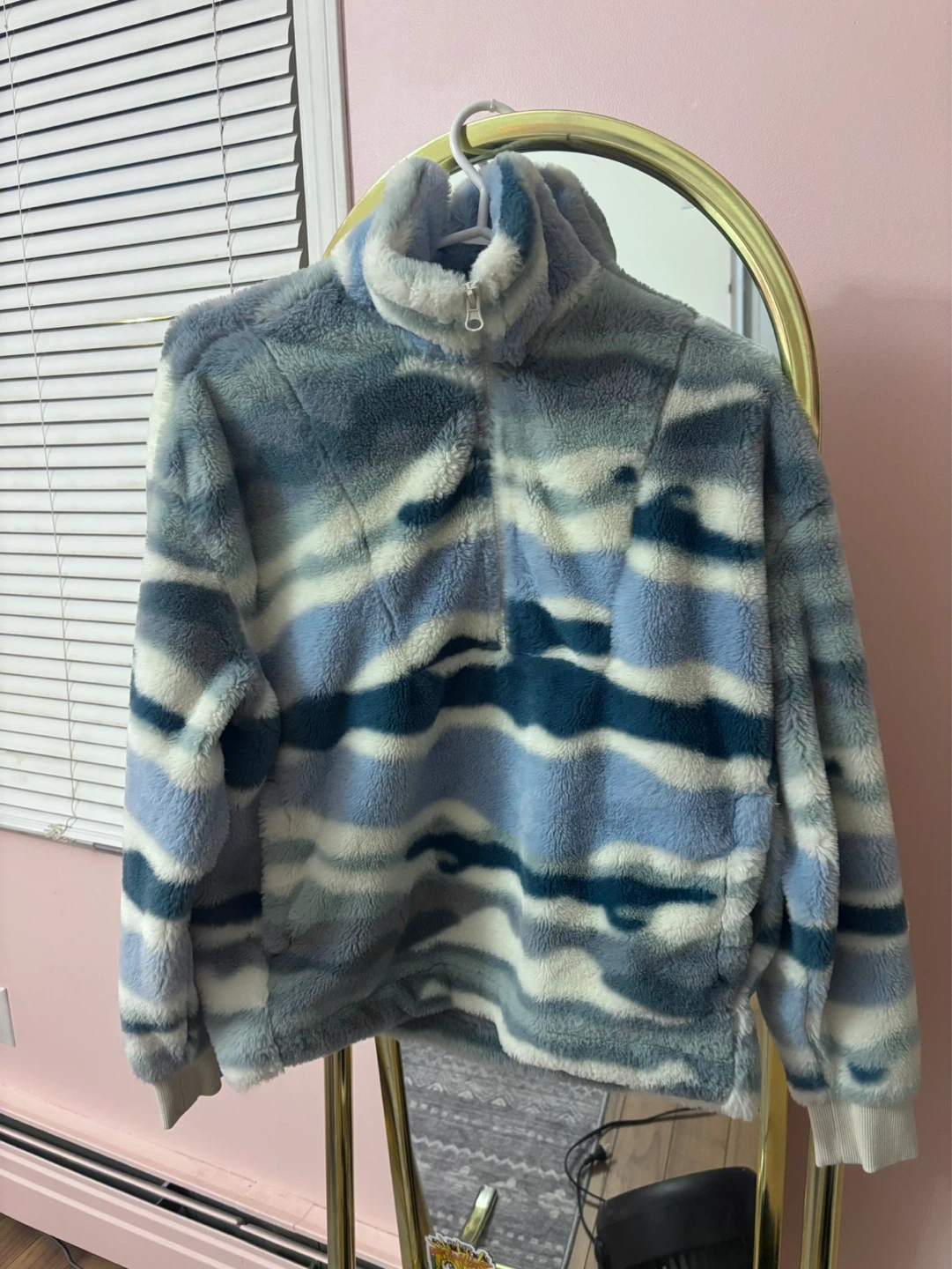 ⚽️ Mountain And Isles - Soft Warm Sweater