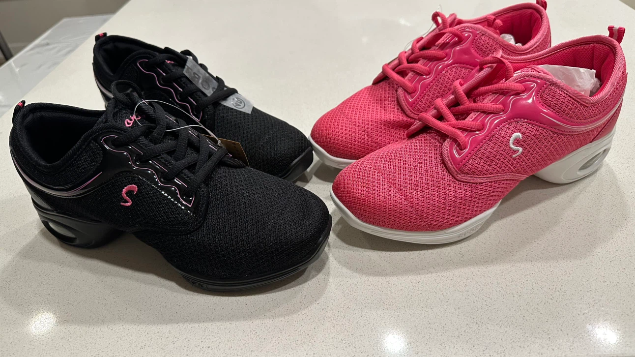 Sport Sneakers - Black & Pink