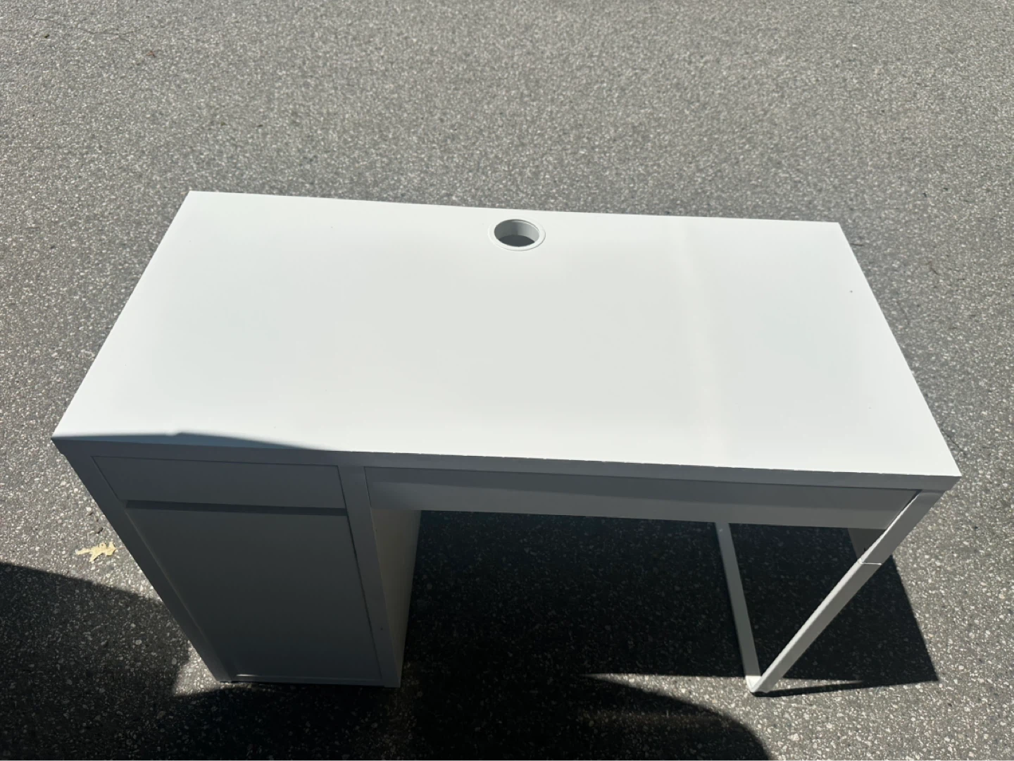 Ikea micke desk +free delivery