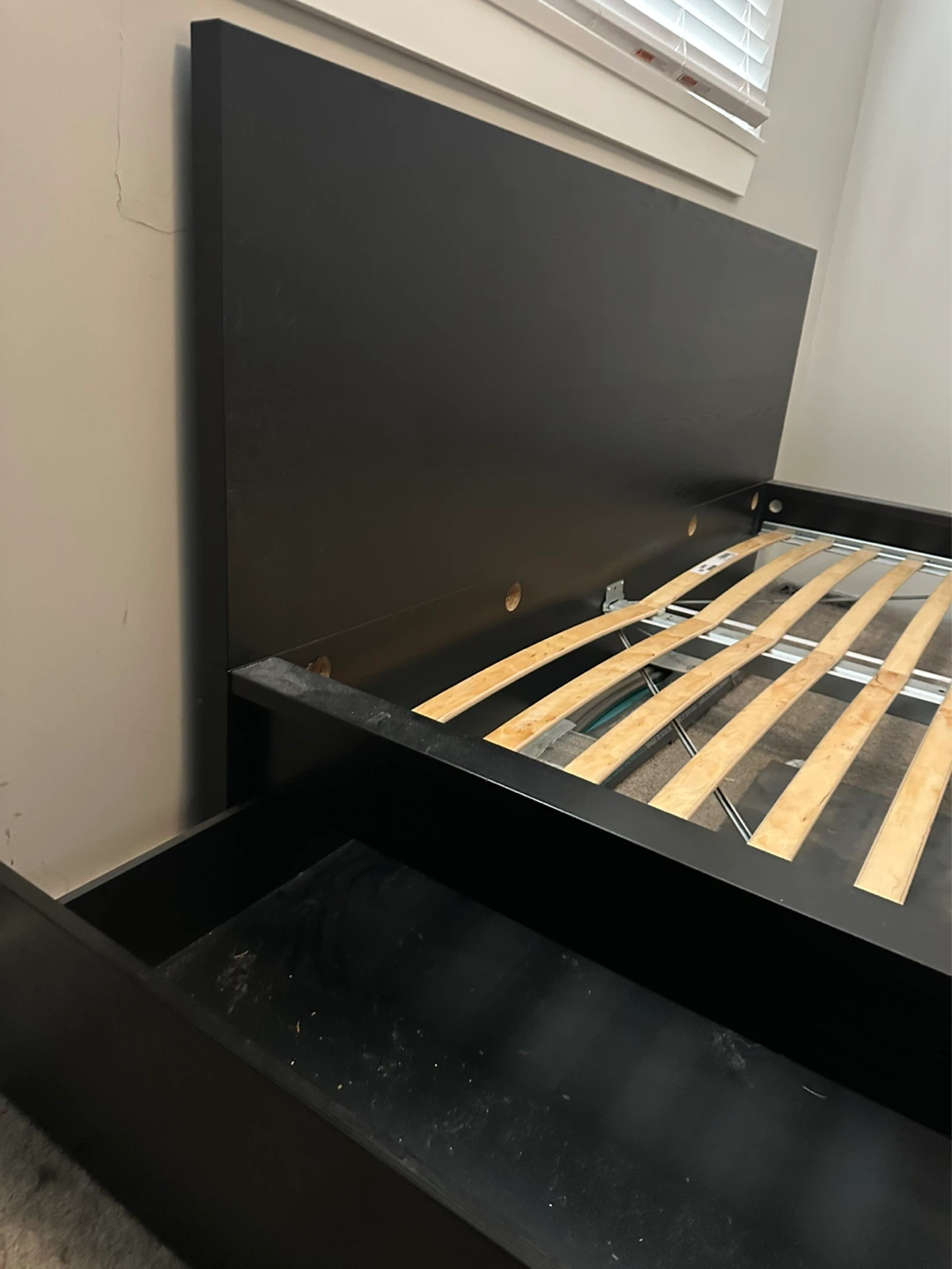 Ikea king size bed frame +2 drawers and free delivery - photo 4