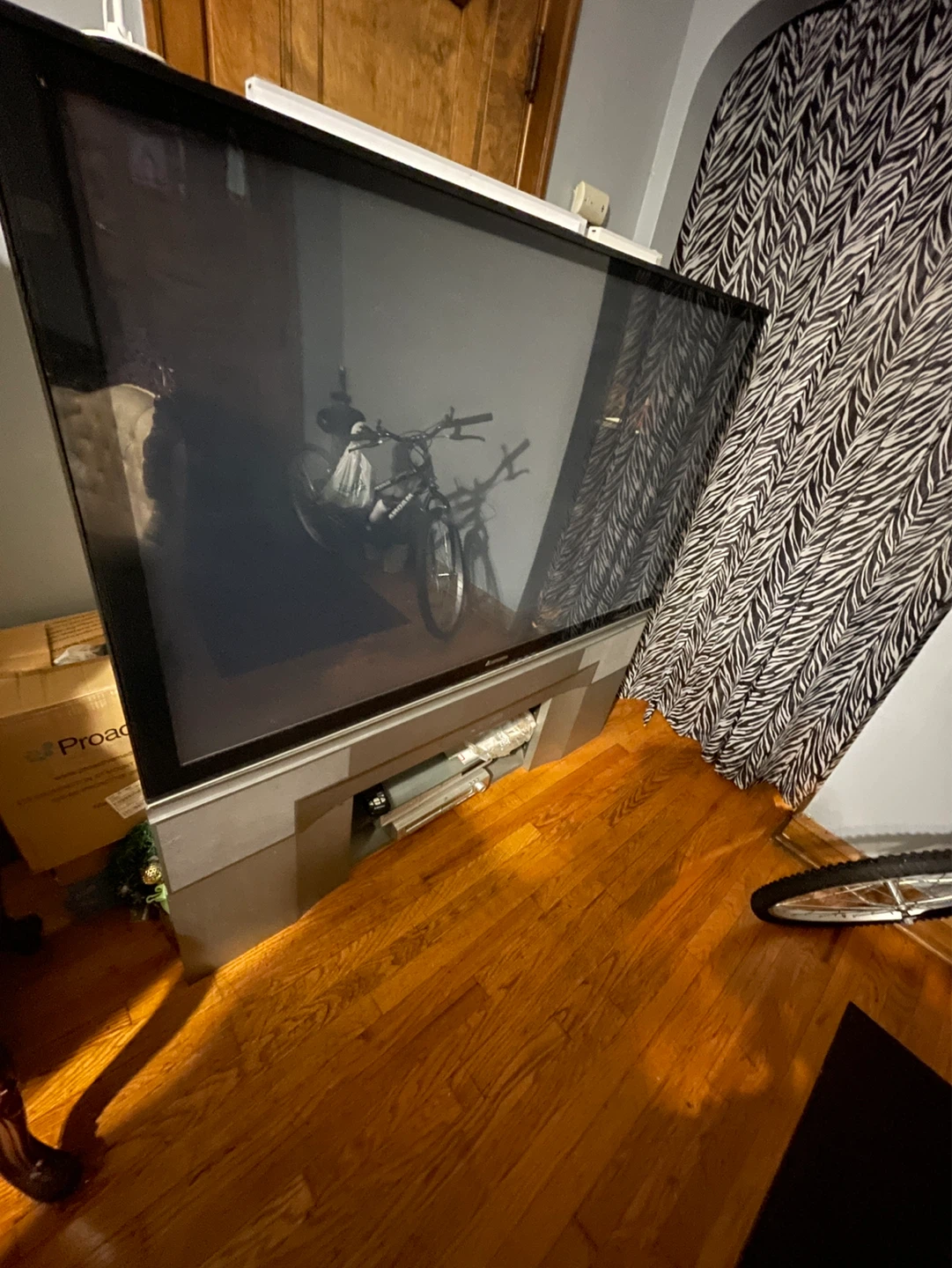 Mitsubishi Rear Projection TV
