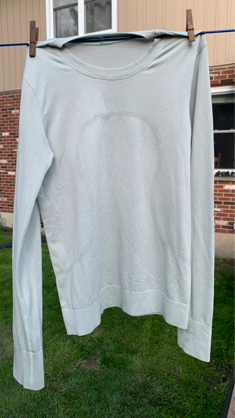 Lululemon Top ⚽️ SEE DESCRIPTION FOR CONDITION