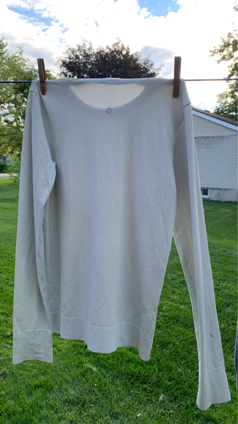Lululemon Top ⚽️ SEE DESCRIPTION FOR CONDITION - photo 2
