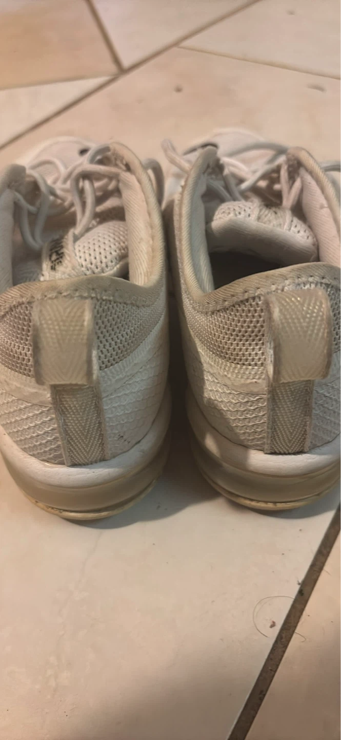 Nike Air Max Shoes - photo 4