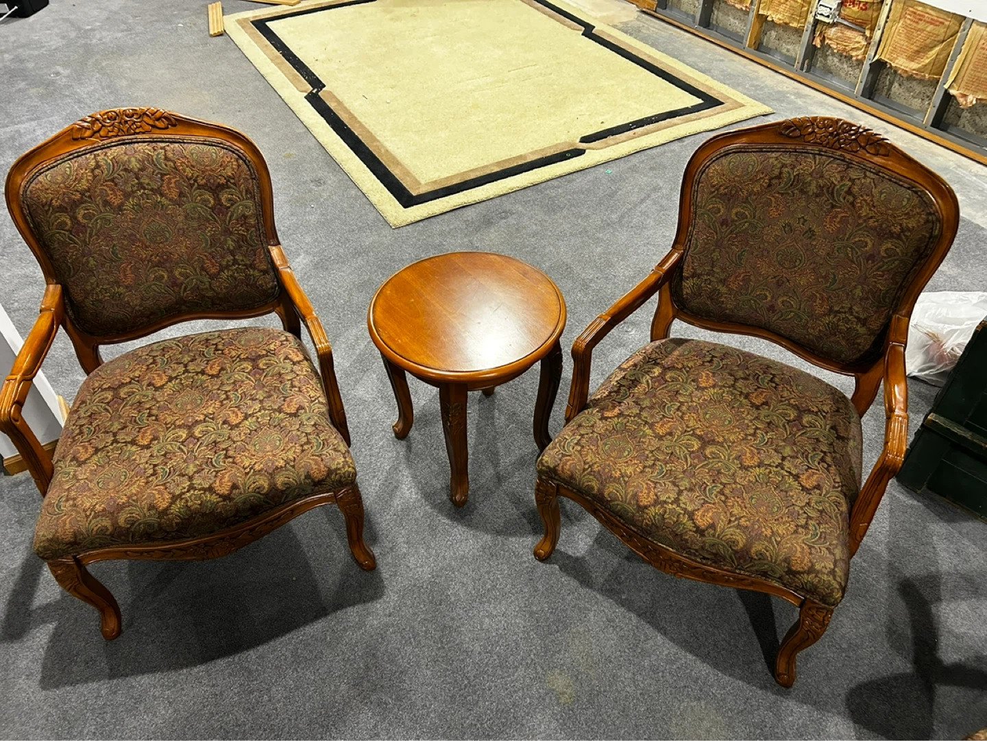 Vintage Accent Chair with Floral Upholstery - photo 3