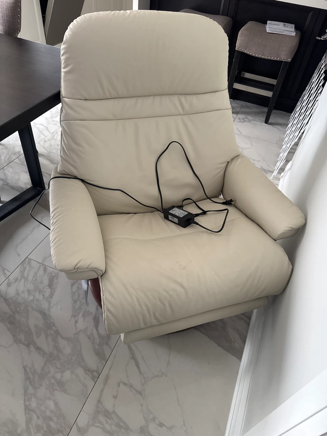 Stressless Recliner with Power Lift,