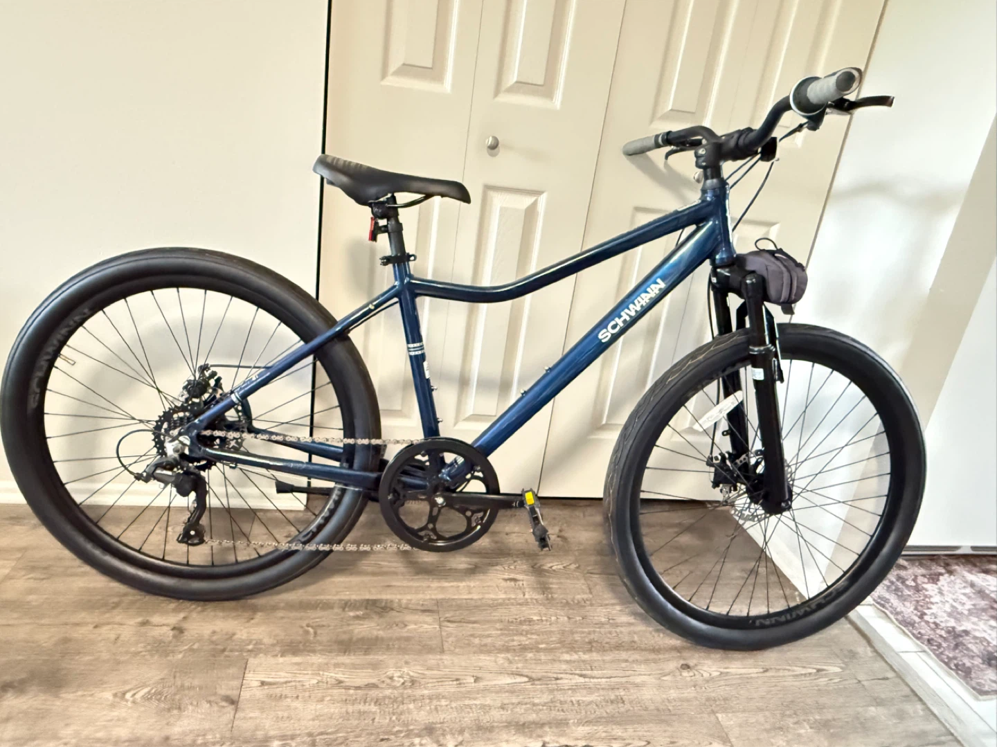 Schwinn Junction hybrid uban Cruiser Bike 27.5 M.