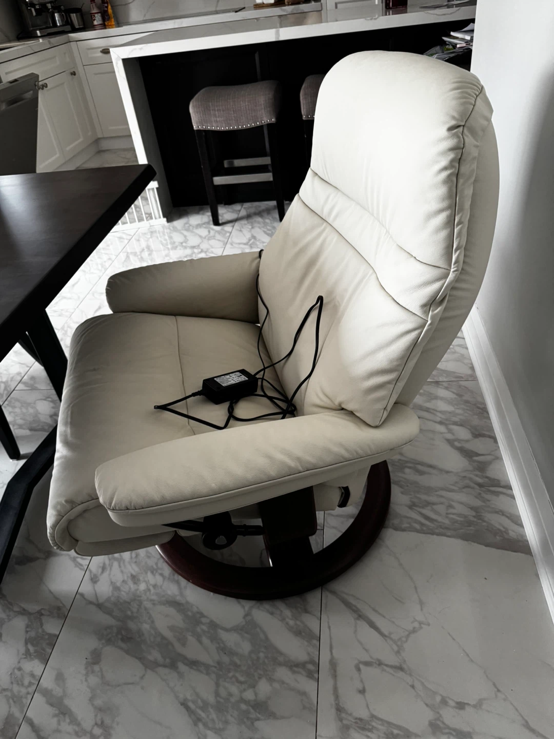 Stressless Recliner with Power Lift, - photo 2