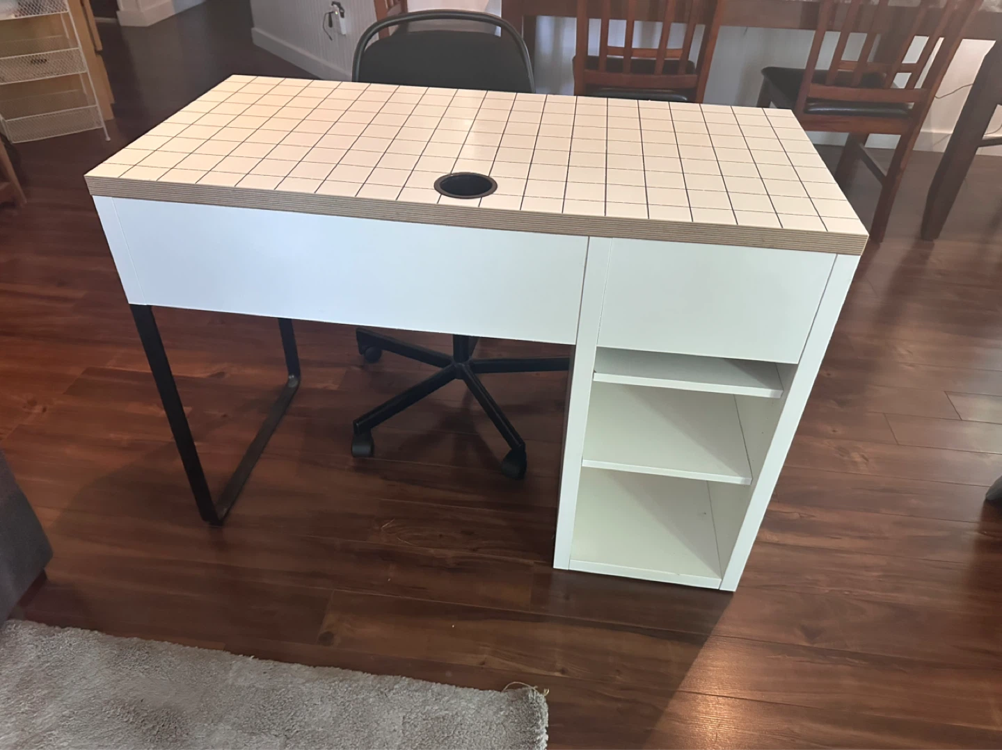 White Grid Desk with Black Swivel Chair