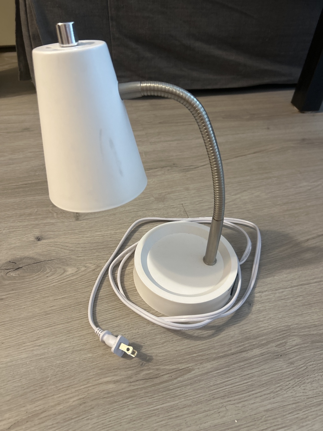 White Adjustable Gooseneck Desk Lamp - photo 2