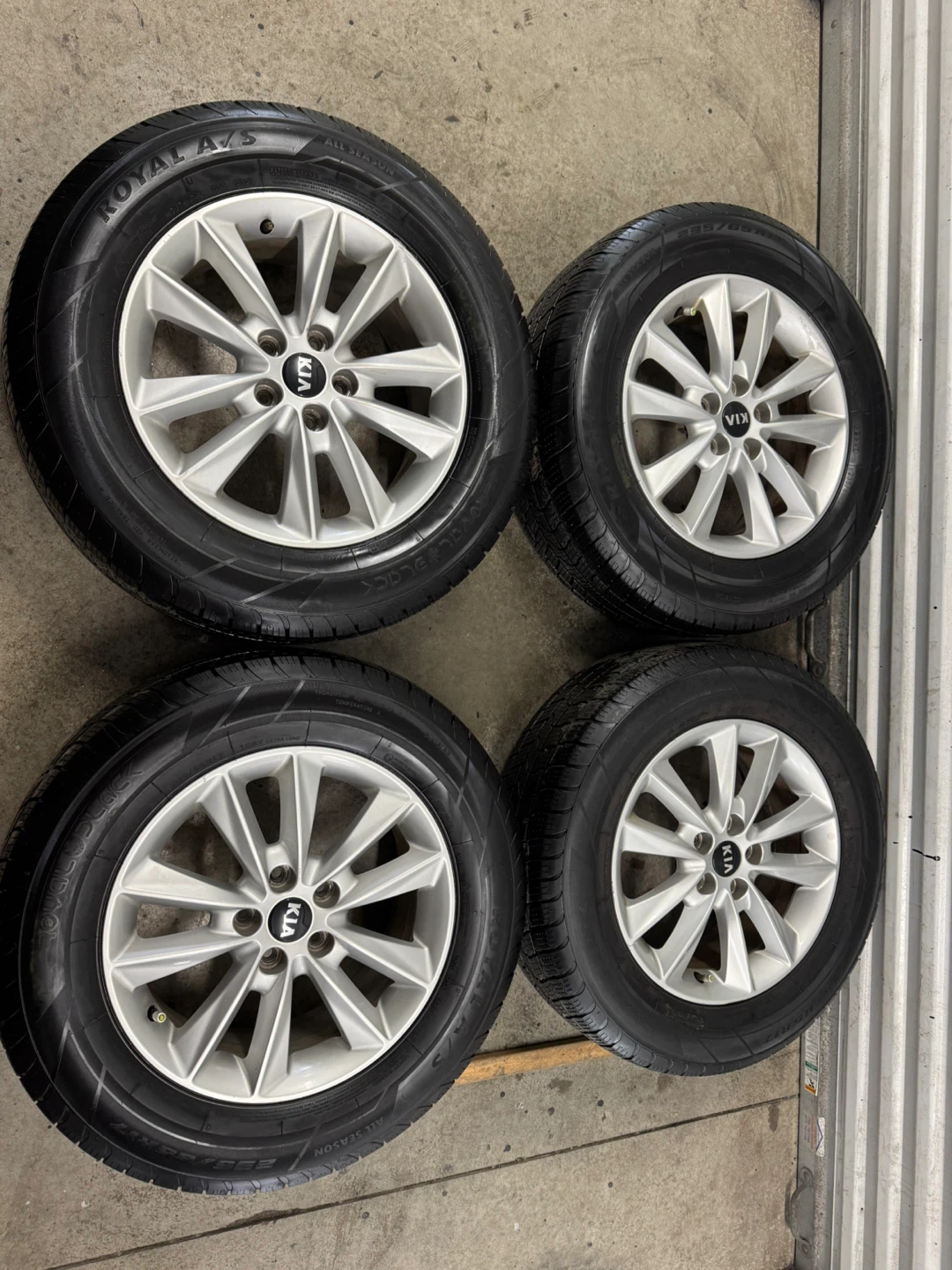 Kia Sorento/Sedona OEM rims on all season tires