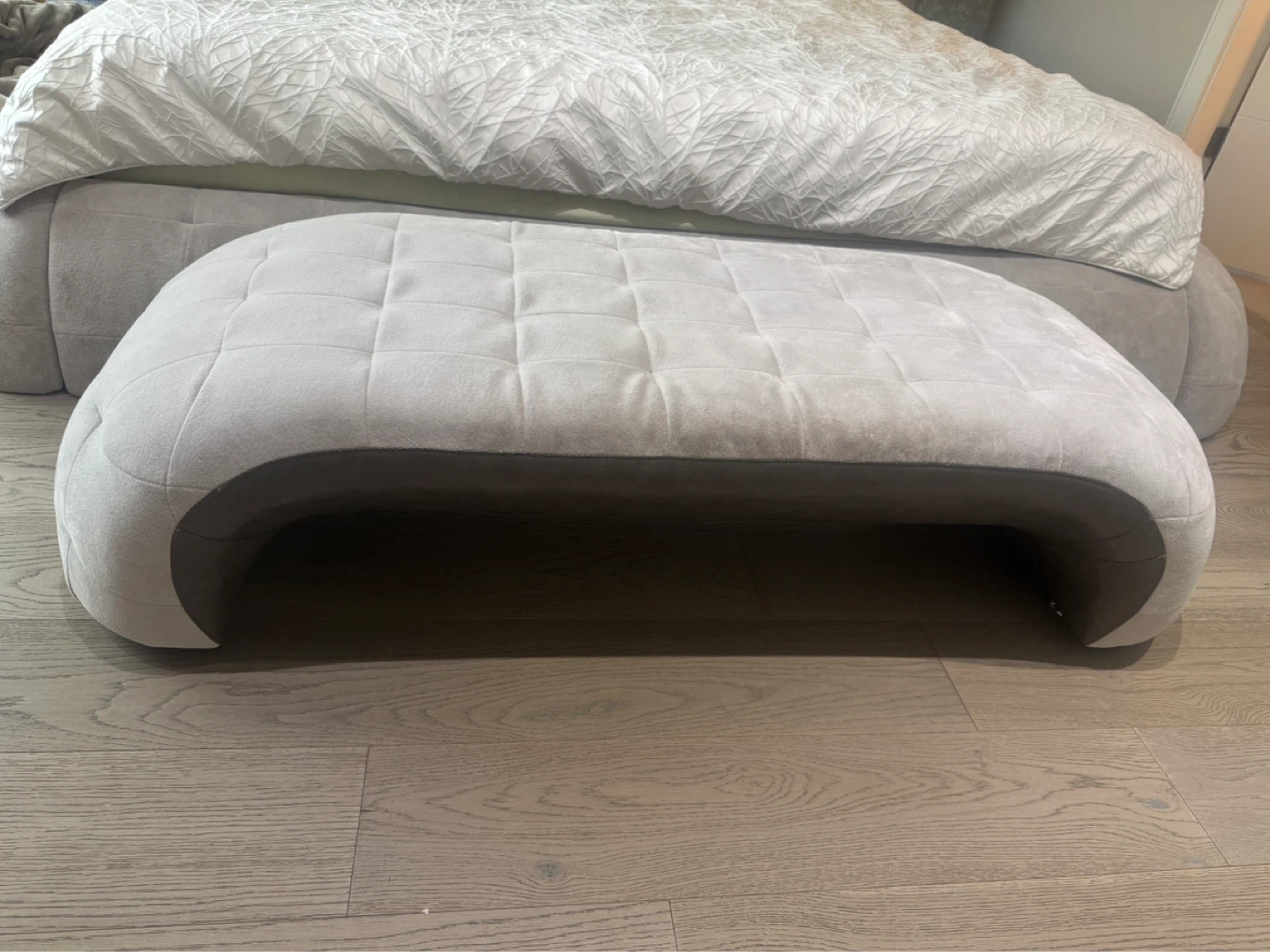 King Bed Frame + 2 Nightstands + Bench - photo 3