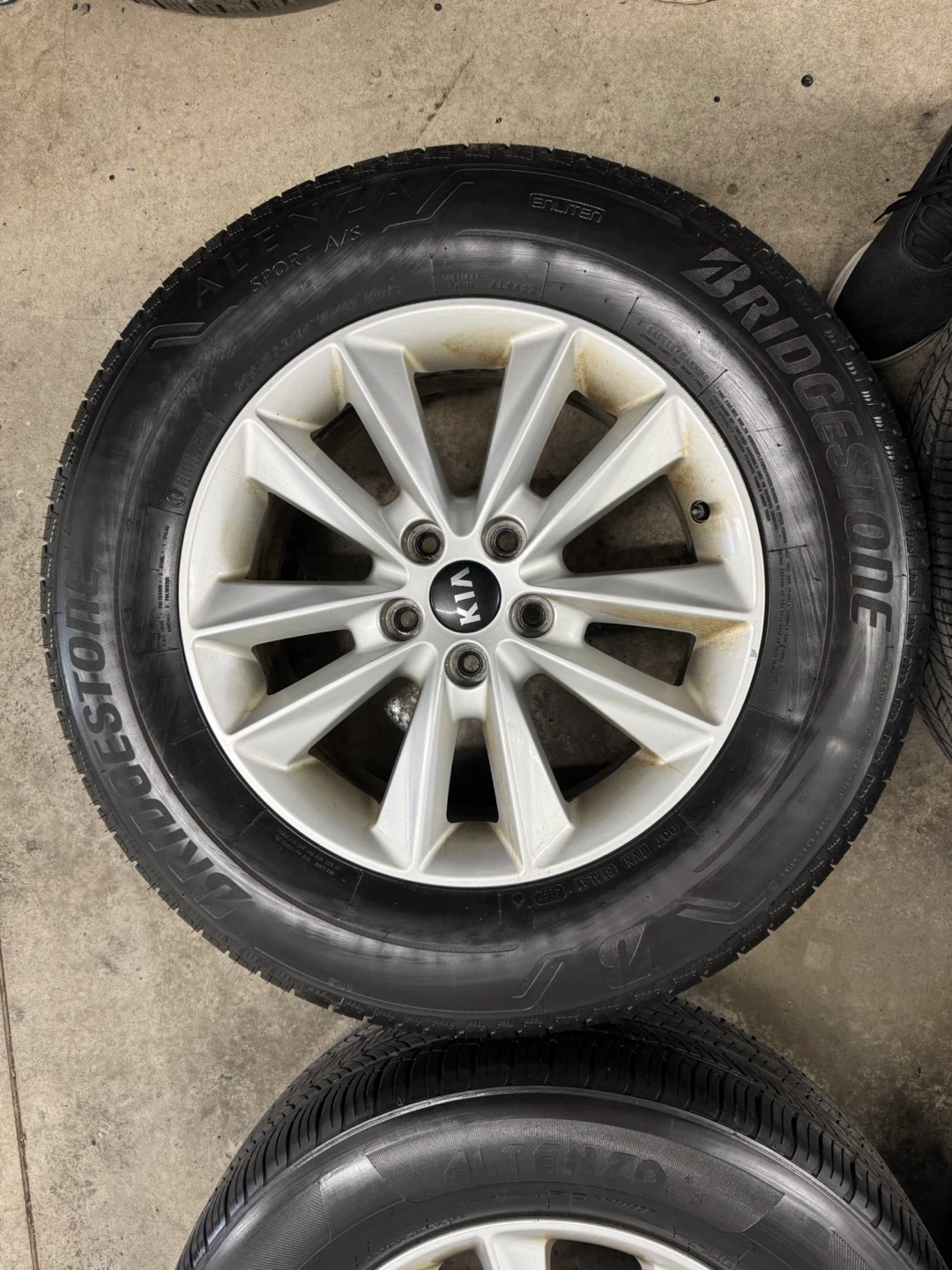 Kia Sedona/Sorento OEM rims on all season tires - photo 2