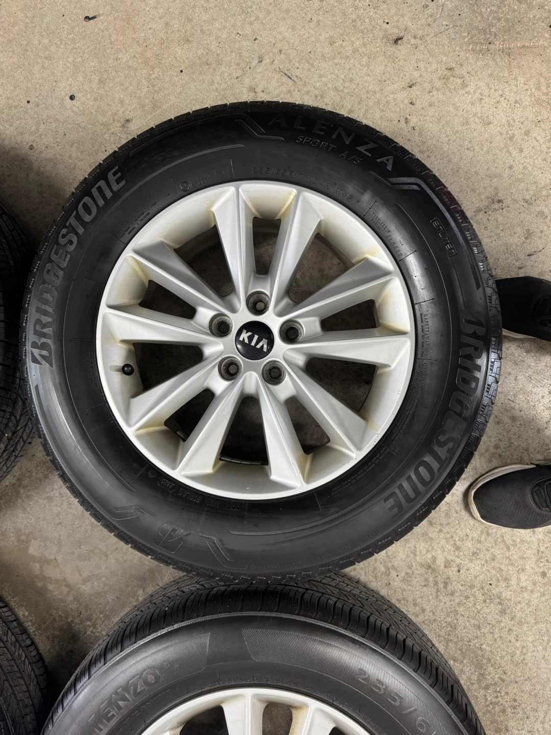 Kia Sedona/Sorento OEM rims on all season tires - photo 4