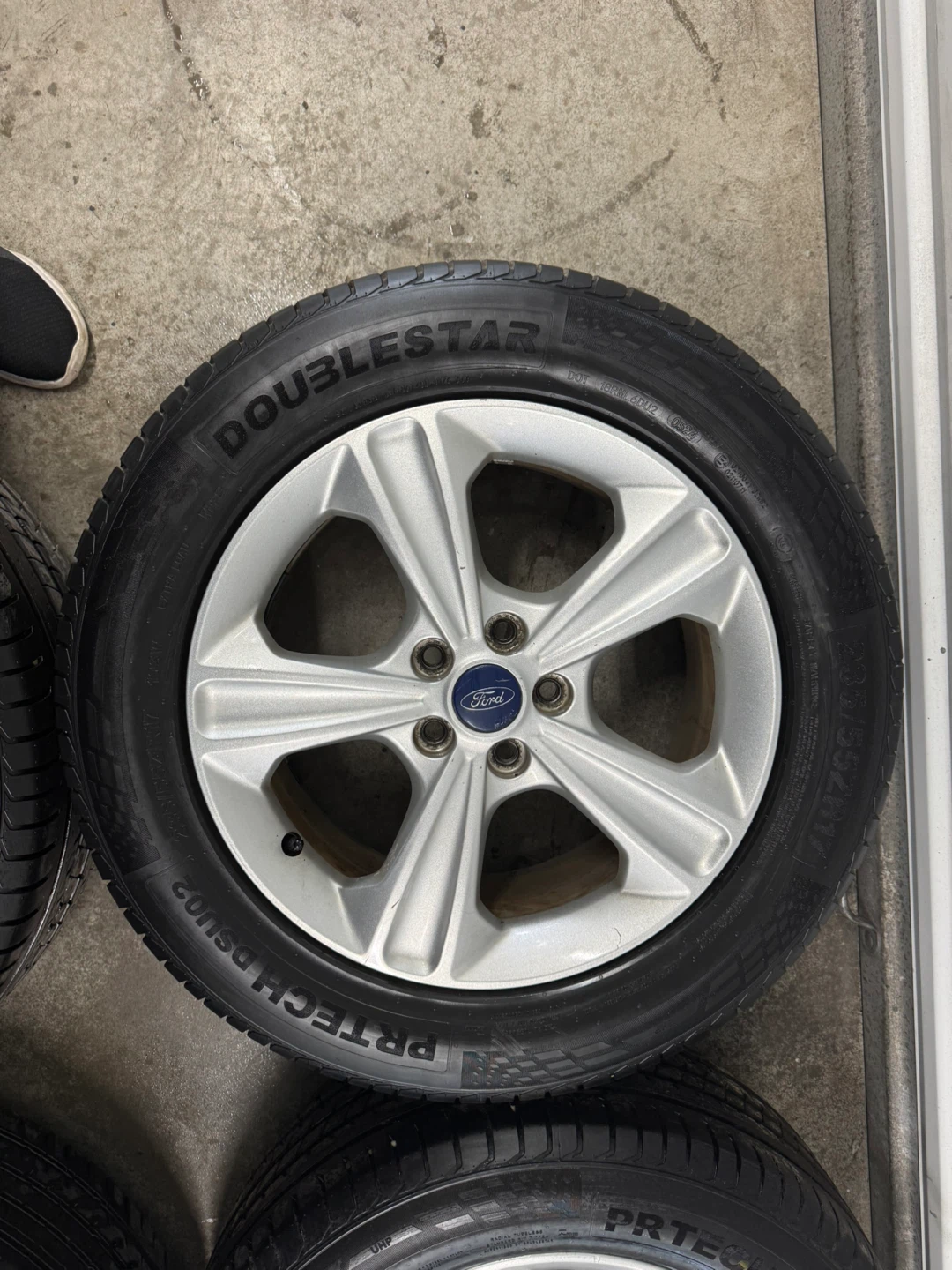 Ford Escape Original rims on all season tires - photo 5