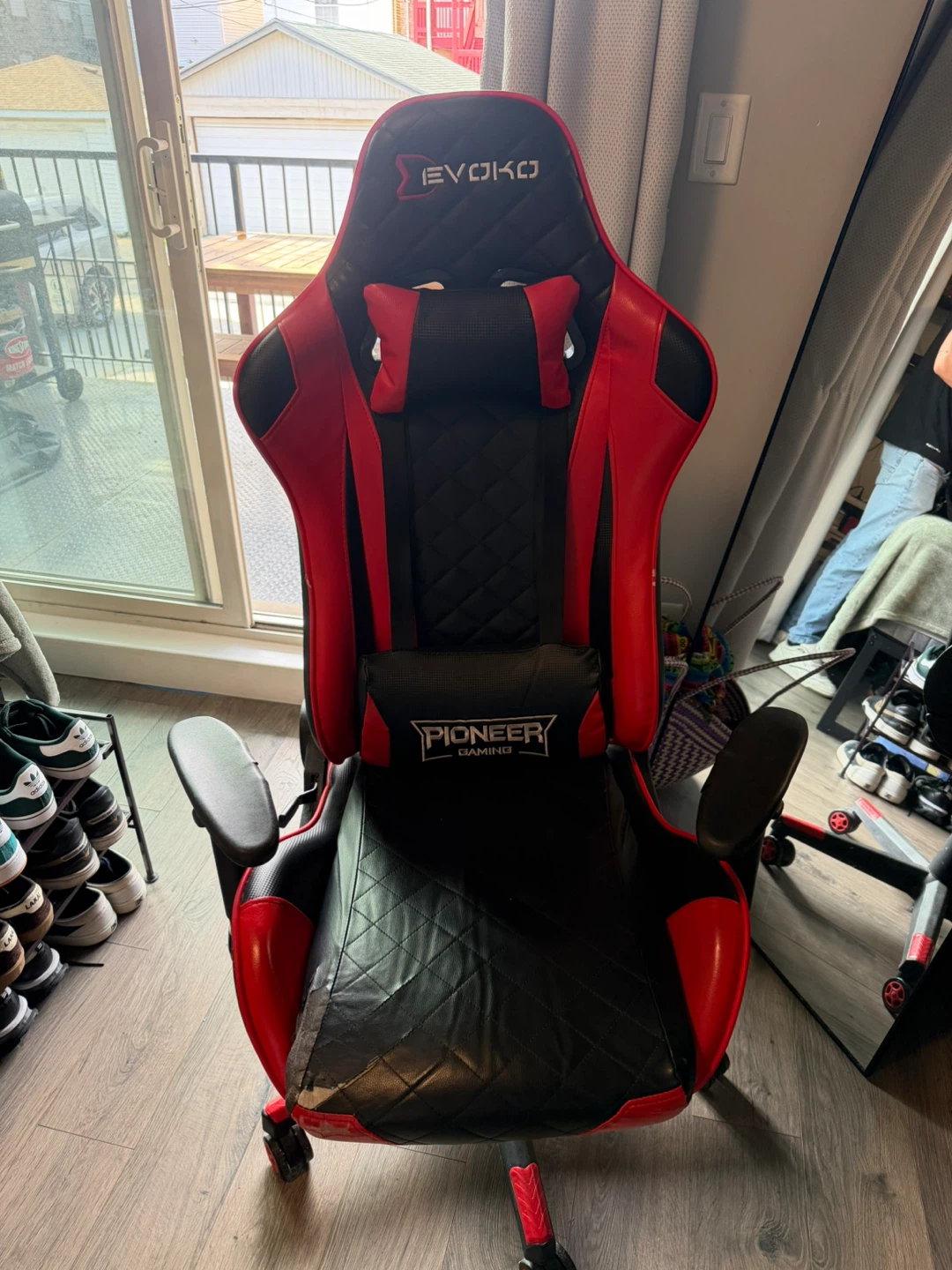 Gamer desk + chair - photo 2