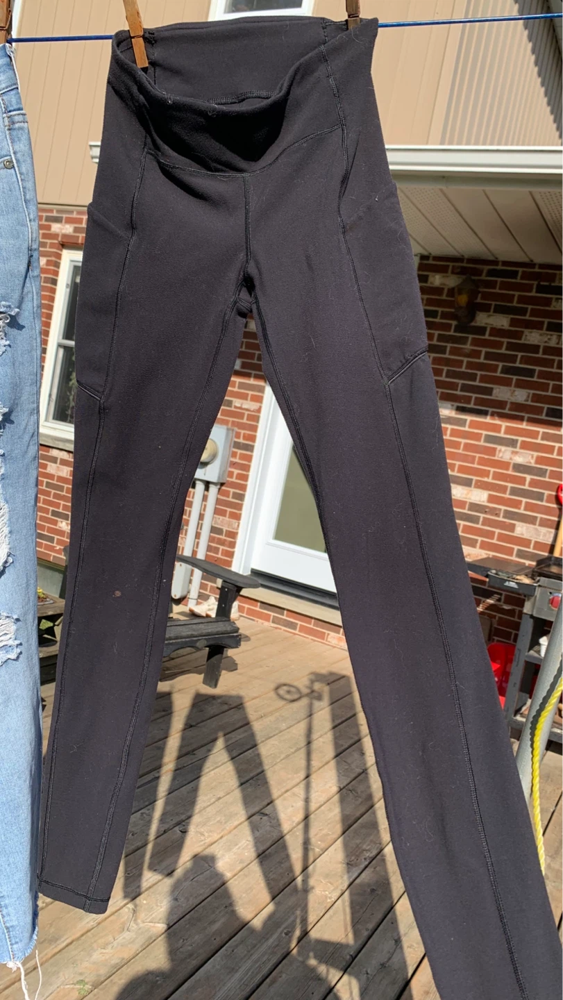 Small Lululemon Black Leggings ⚽️ STAIN ON RIGHT KNEE