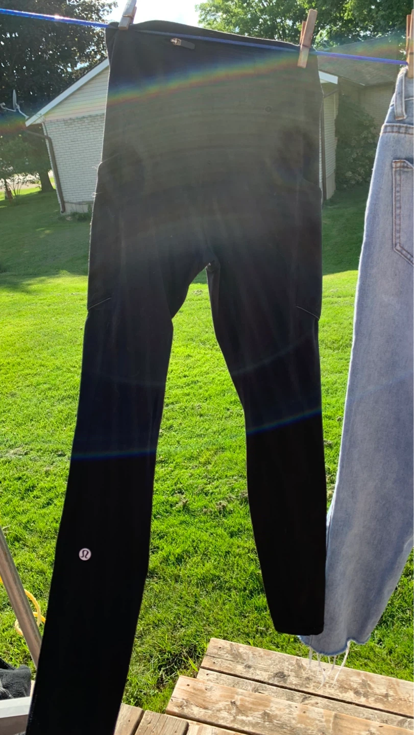 Small Lululemon Black Leggings ⚽️ STAIN ON RIGHT KNEE - photo 2