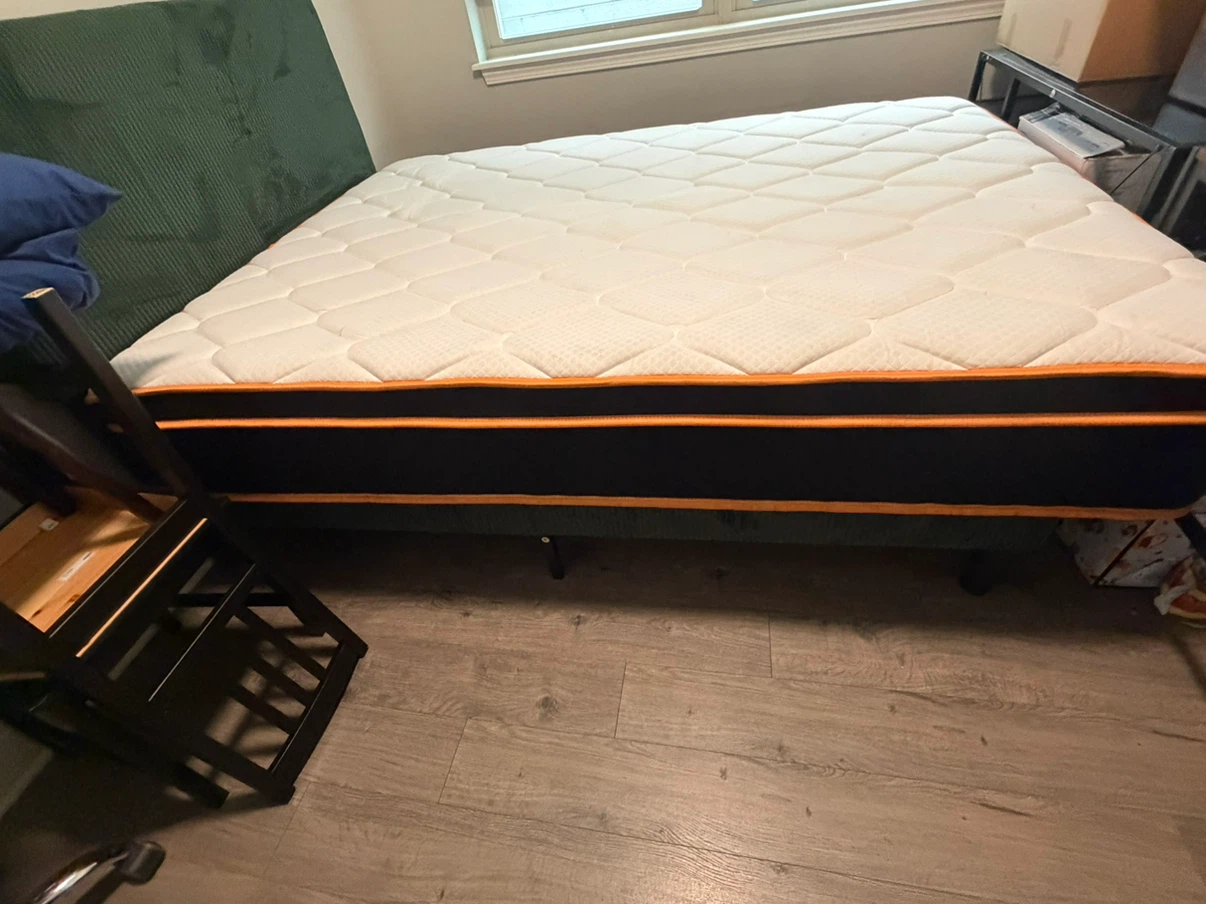 Queen mattress used for less than 1 year