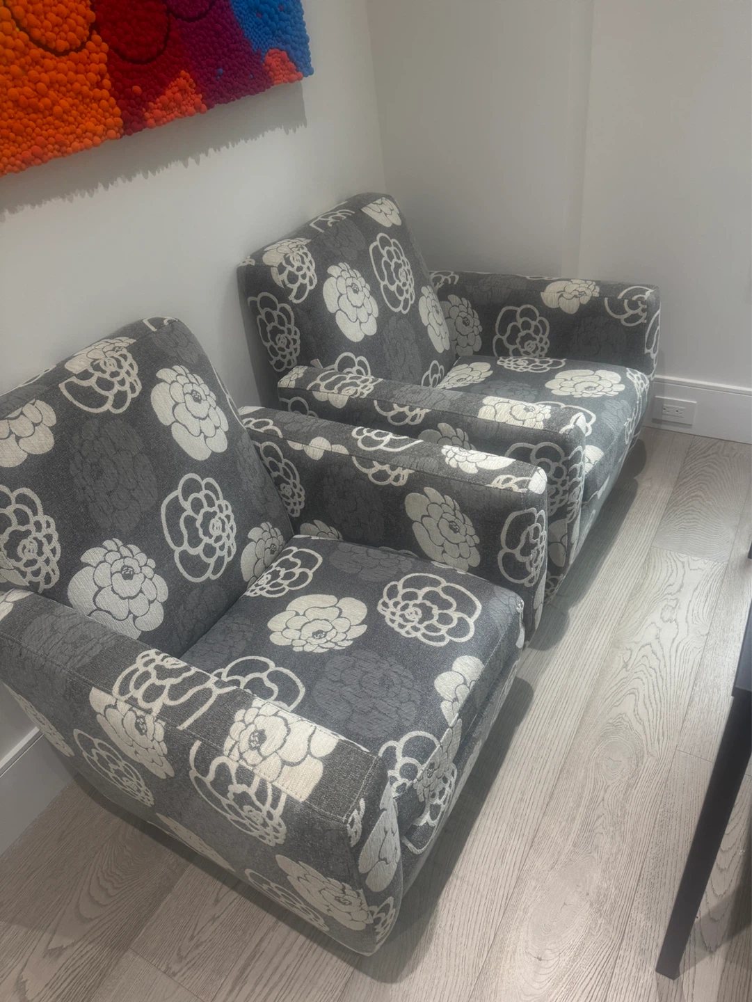 Pair of 360° Swivel Accent Chairs - photo 2