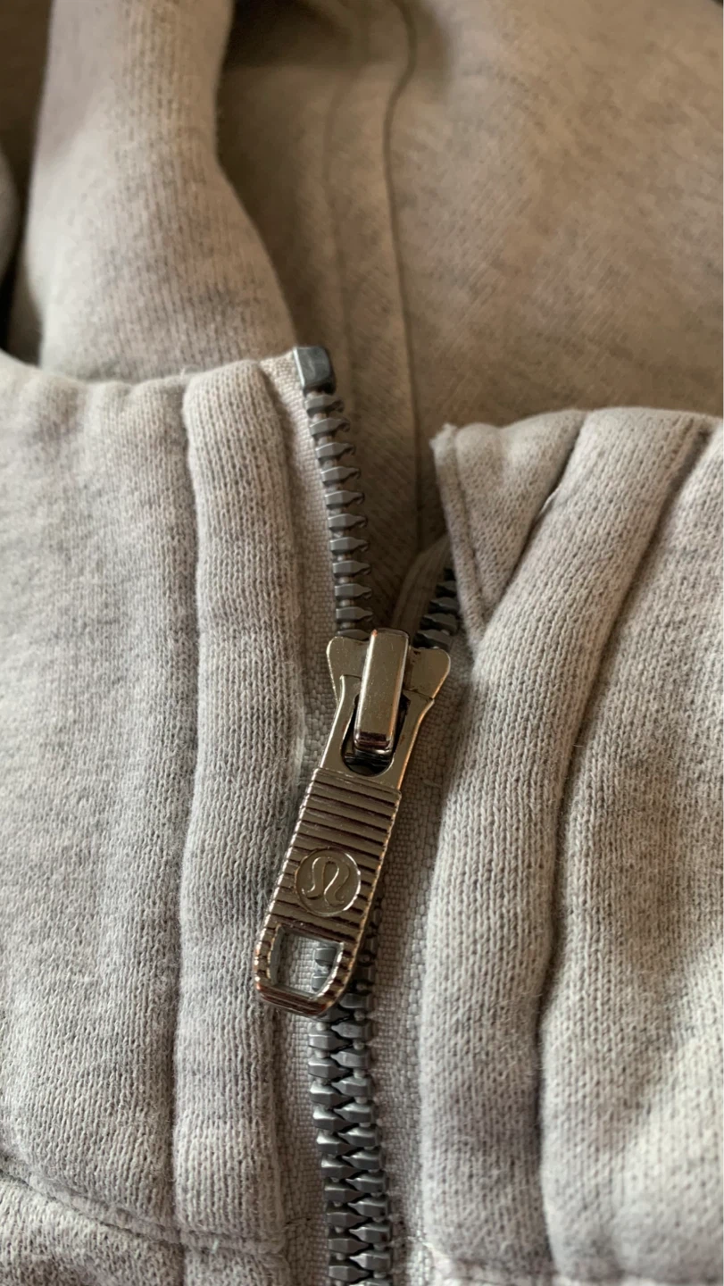 Lululemon Cropped Hoodie ⚽️ STAINS ON RIGHT POCKET - photo 4
