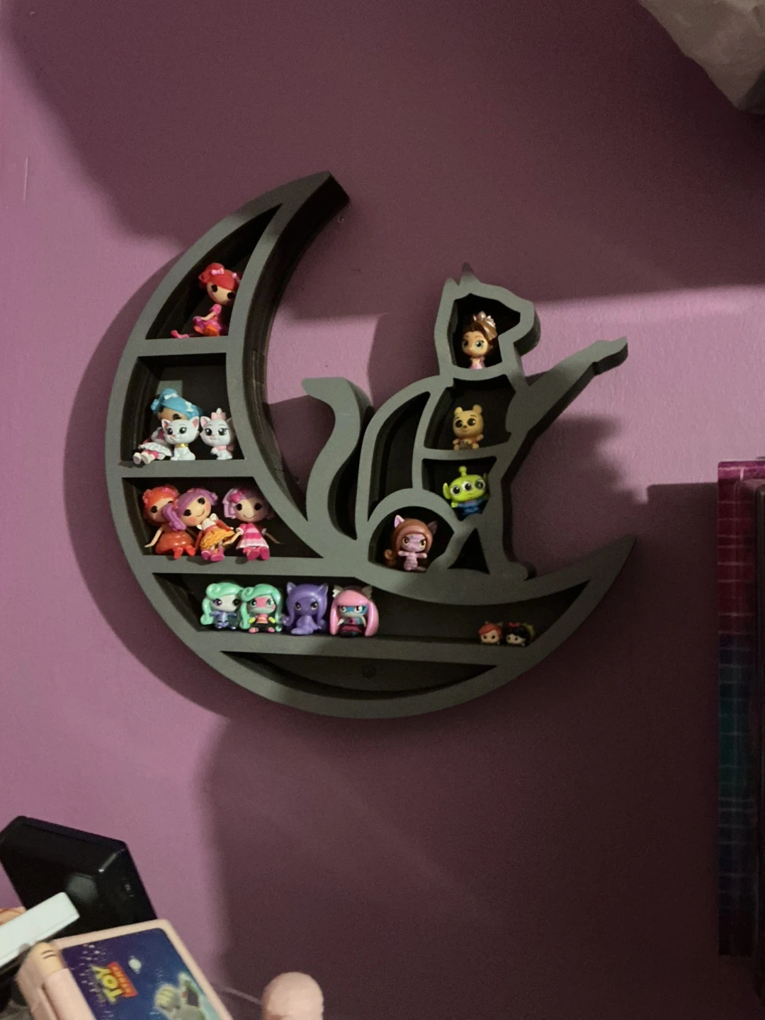 Gray Cat and Moon Shelf for Collectibles ⚽