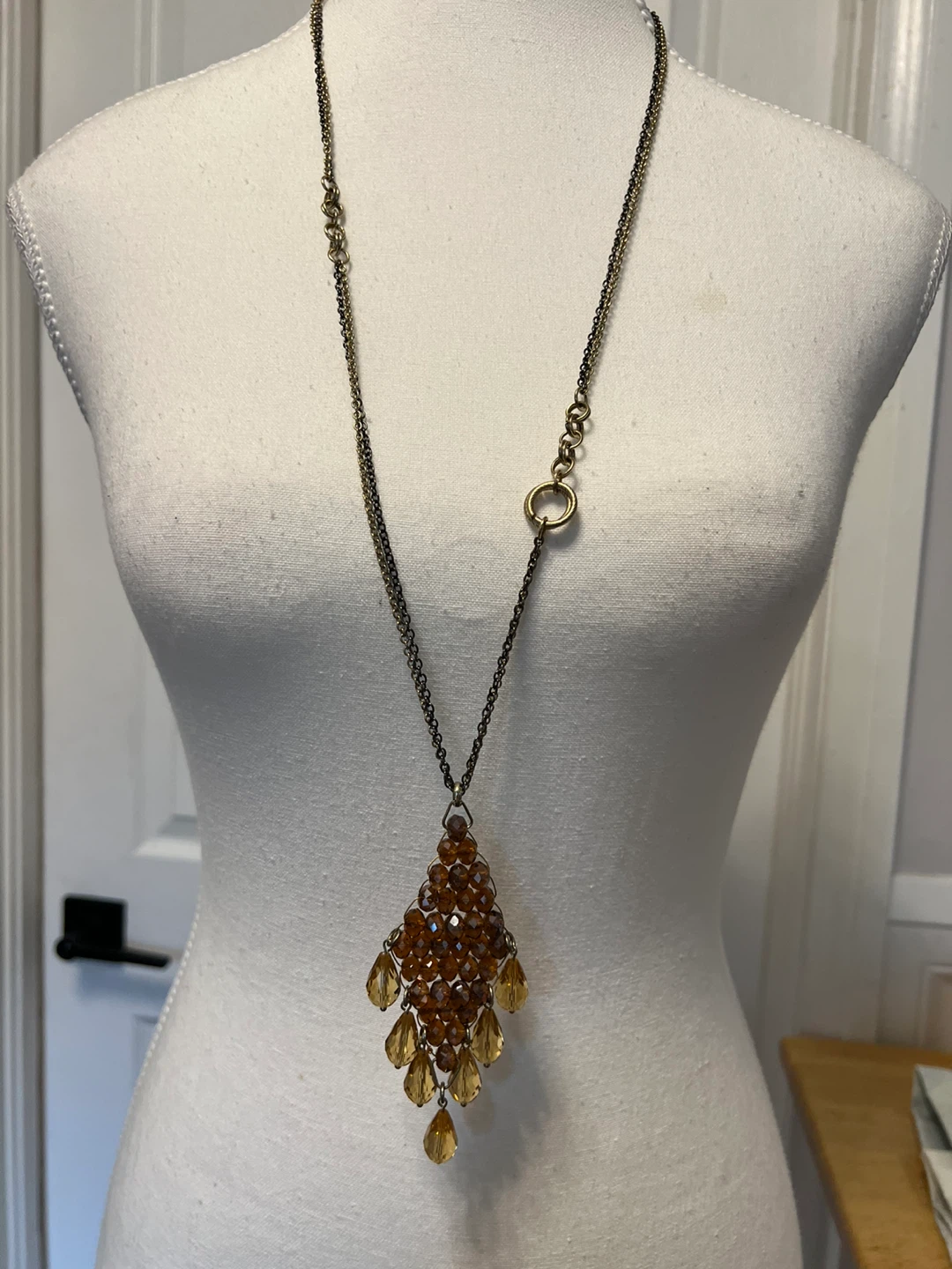 ⚽ Brown Beaded Pendant Necklace