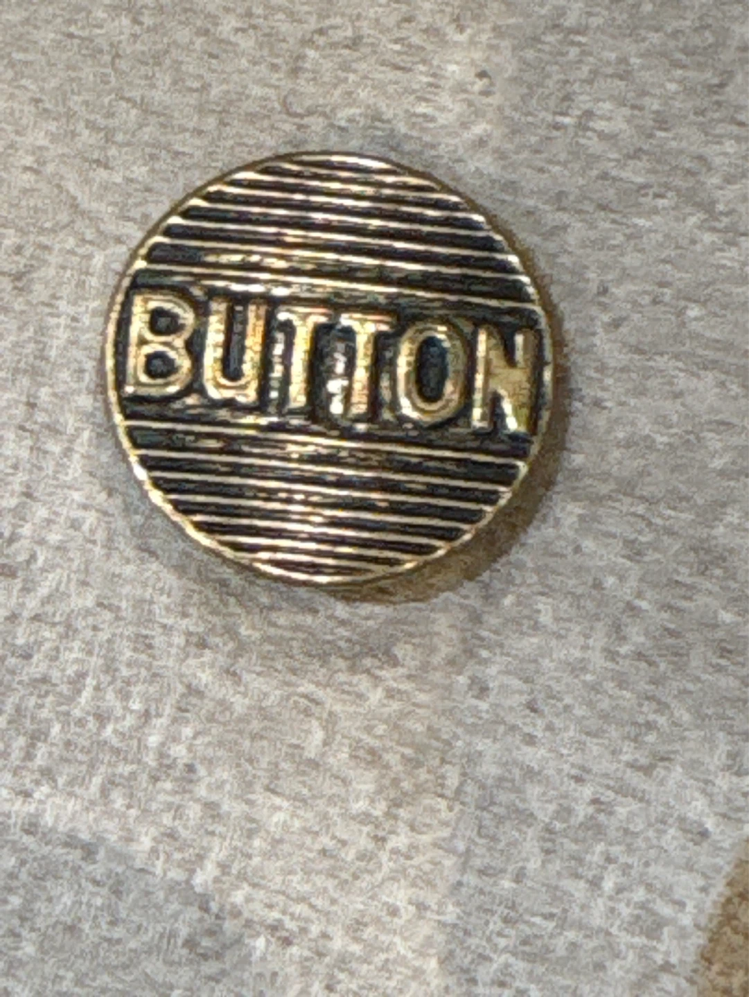 ⚽️Vintage "BUTTON" Metal Button + Military