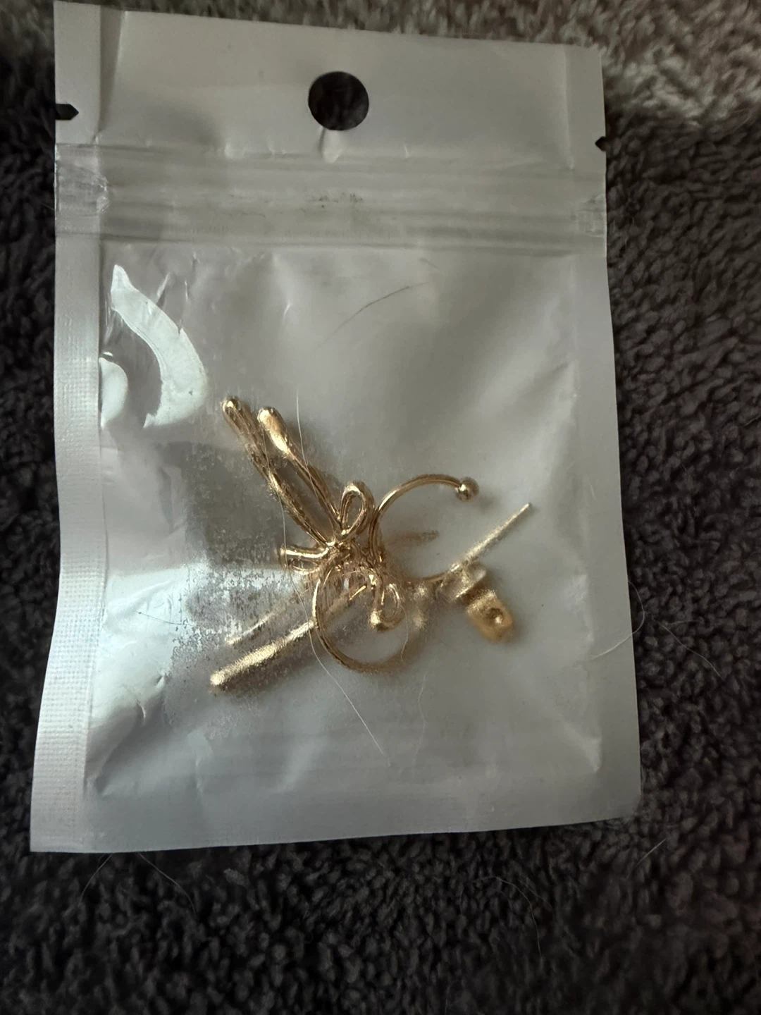 NEW!! Gold Tone Bow Hoop Earrings - photo 3